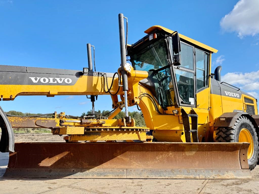 Volvo G960B - 4.90 Meter Blade / Backup Camera
