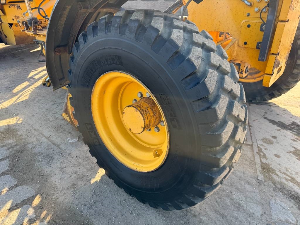 Volvo G960B - 4.90 Meter Blade / Backup Camera