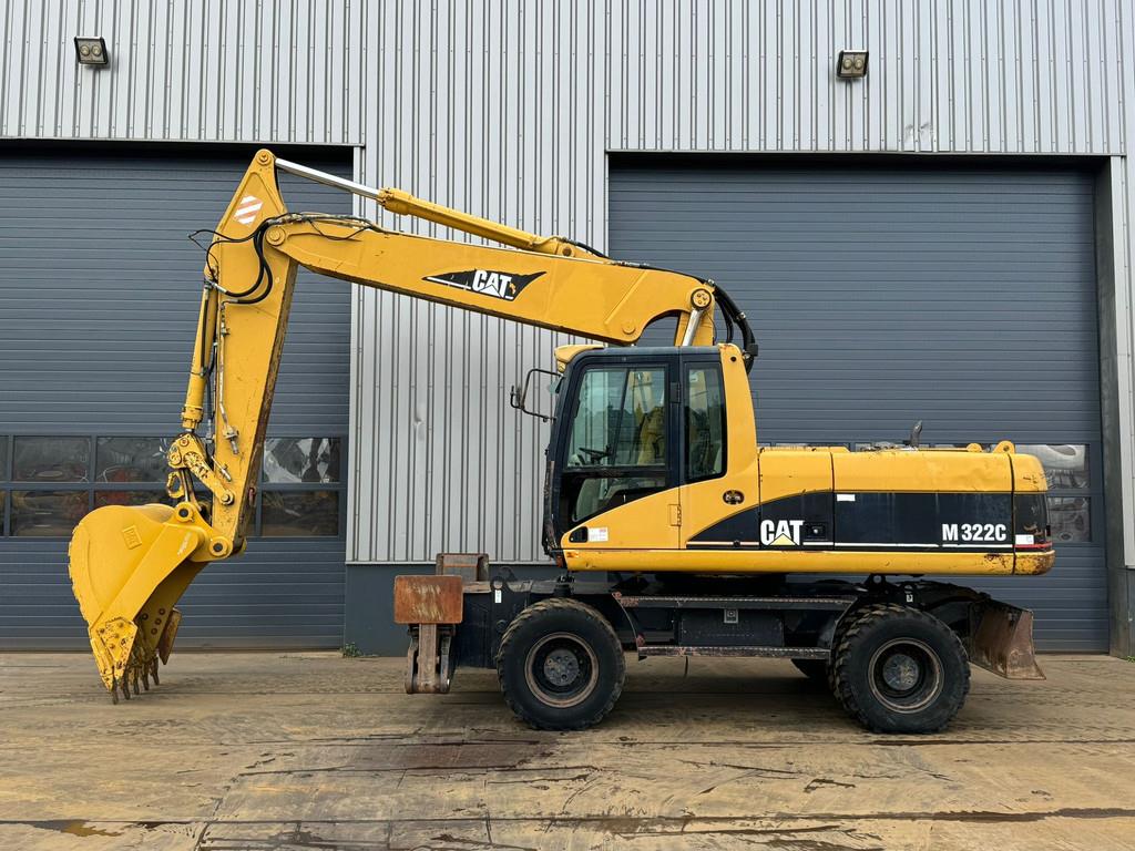 CAT M322C - Hydraulic stabilizers / VA Triple boom / C