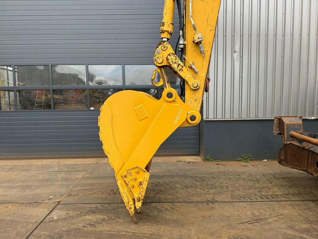 CAT M322C - Hydraulic stabilizers / VA Triple boom / C