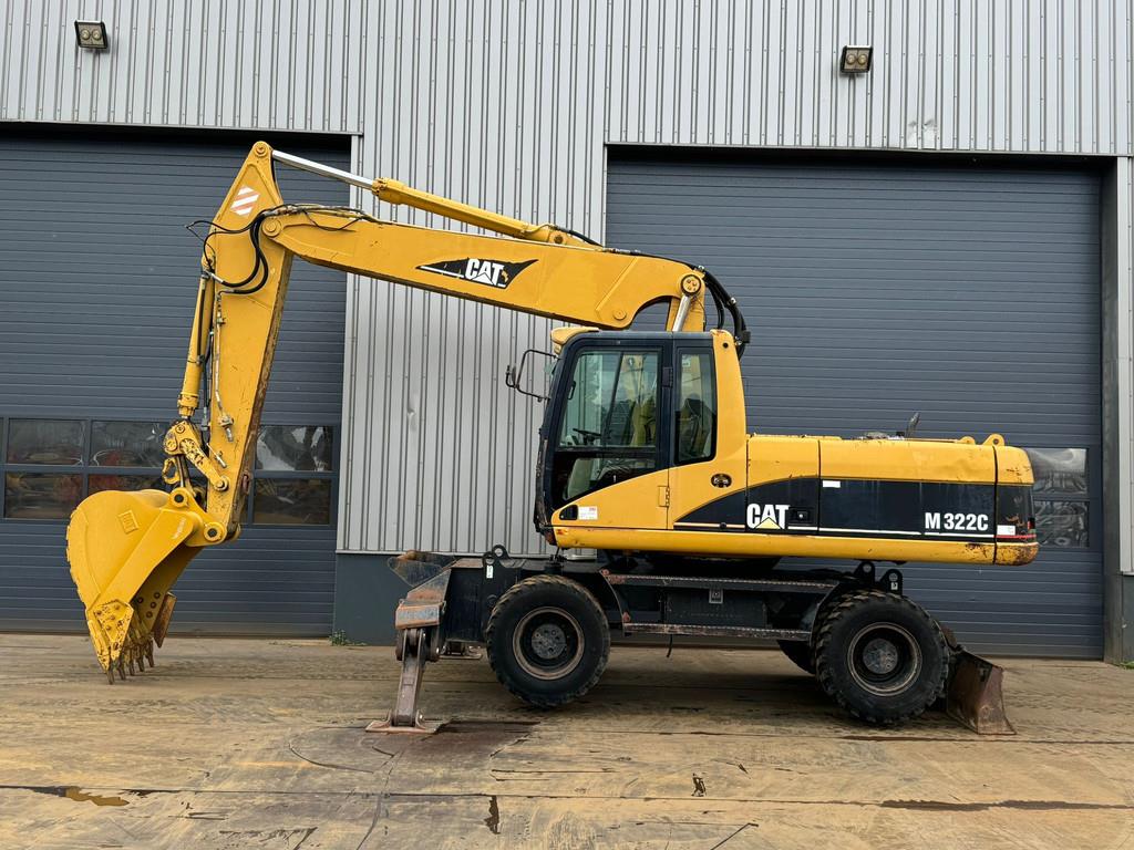 CAT M322C - Hydraulic stabilizers / VA Triple boom / C