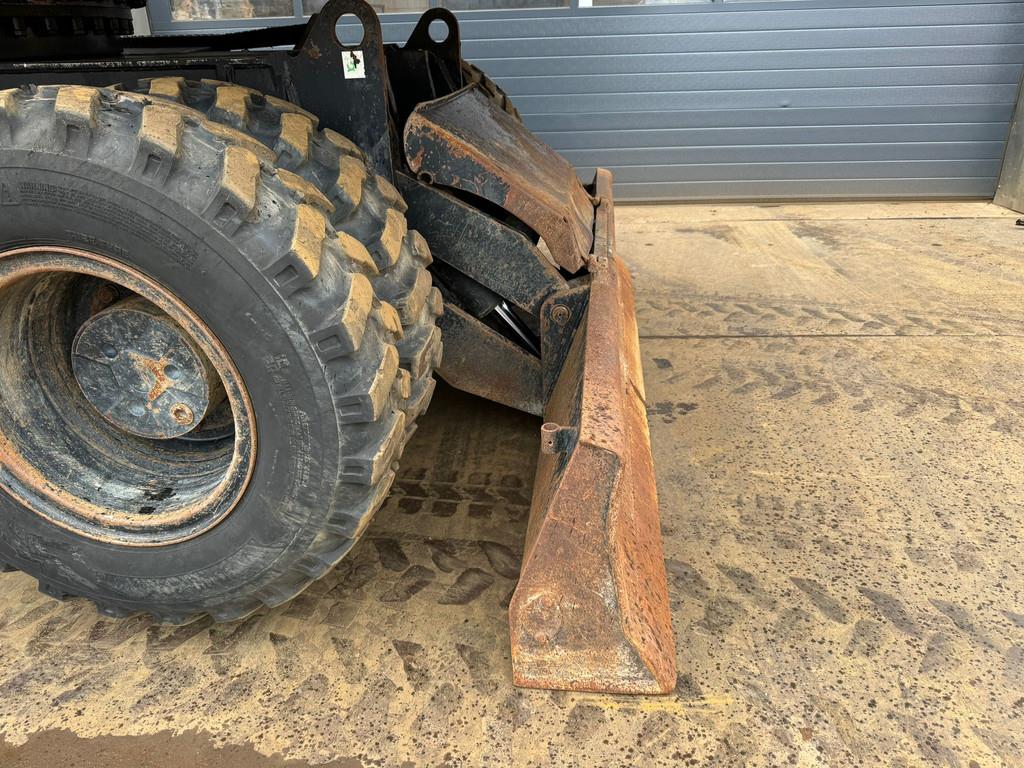 CAT M322C - Hydraulic stabilizers / VA Triple boom / C