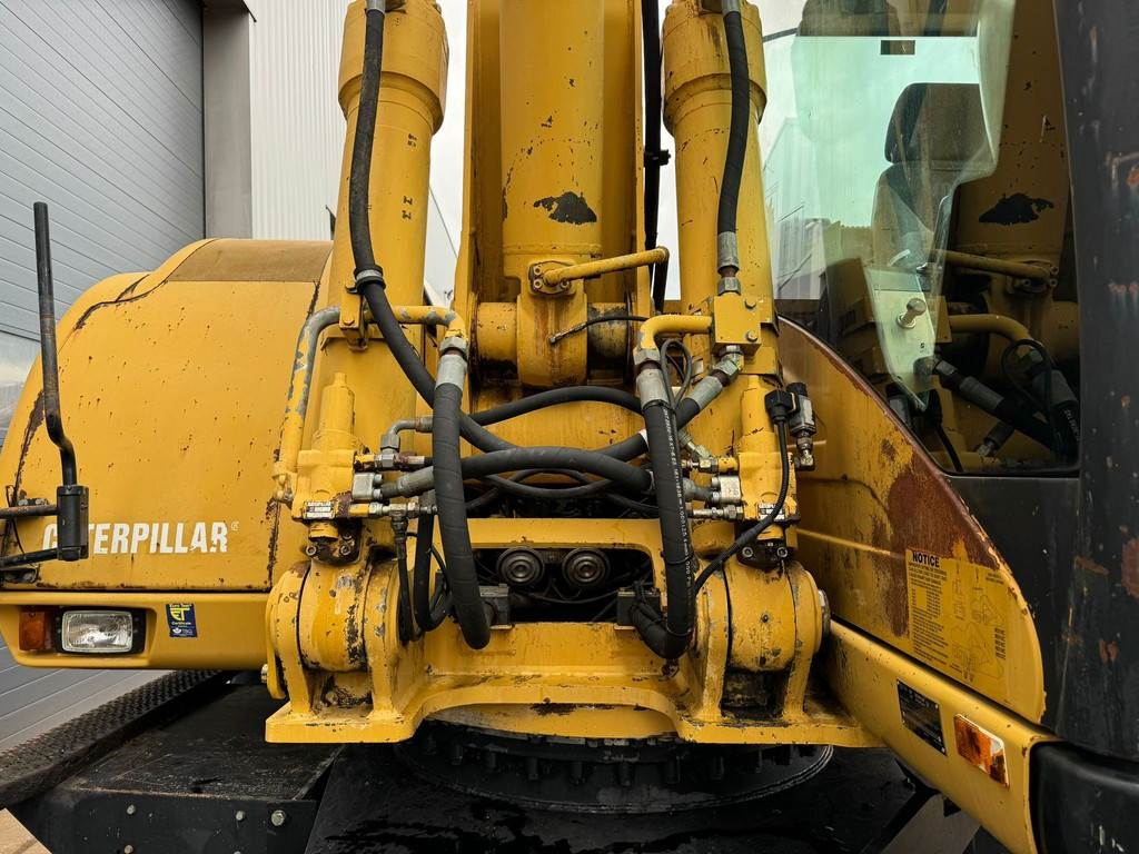 CAT M322C - Hydraulic stabilizers / VA Triple boom / C