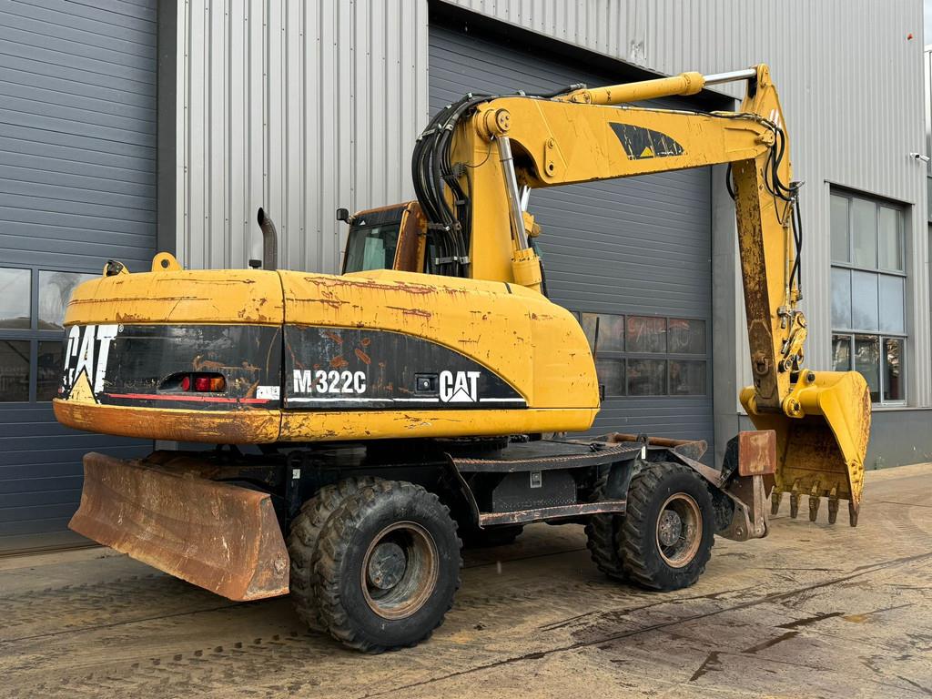 CAT M322C - Hydraulic stabilizers / VA Triple boom / C
