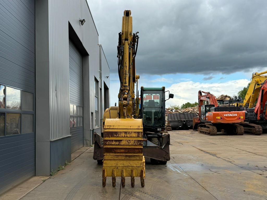 CAT M322C - Hydraulic stabilizers / VA Triple boom / C