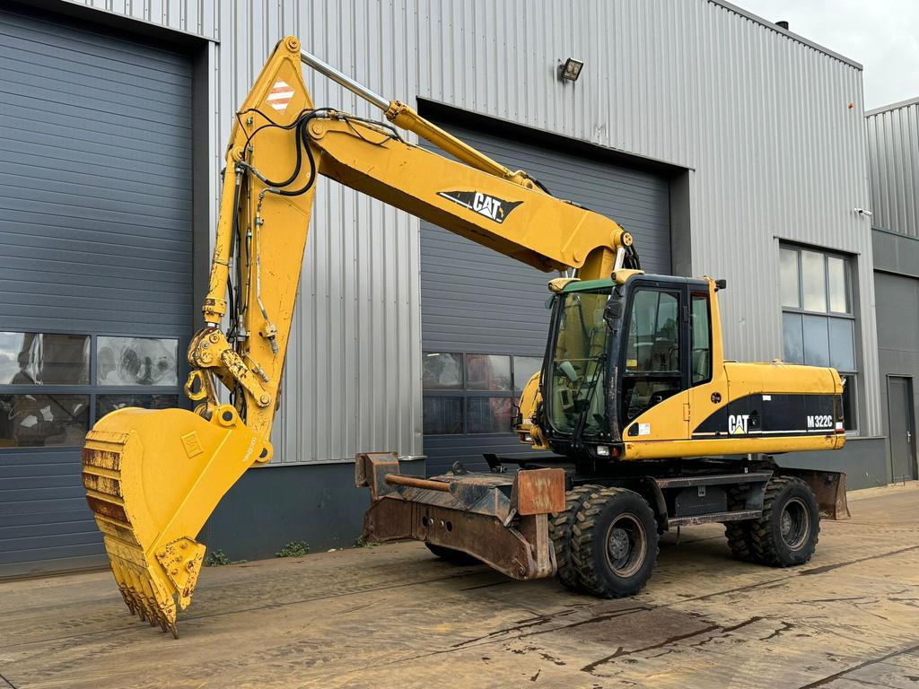 CAT M322C - Hydraulic stabilizers / VA Triple boom / C