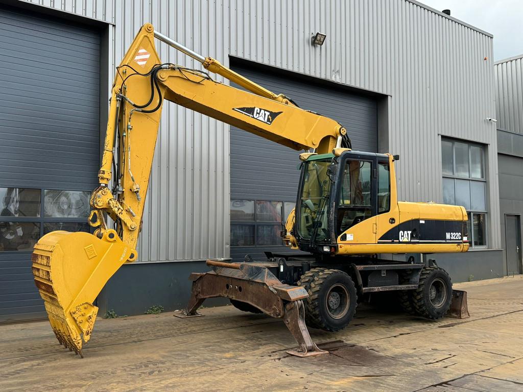 CAT M322C - Hydraulic stabilizers / VA Triple boom / C
