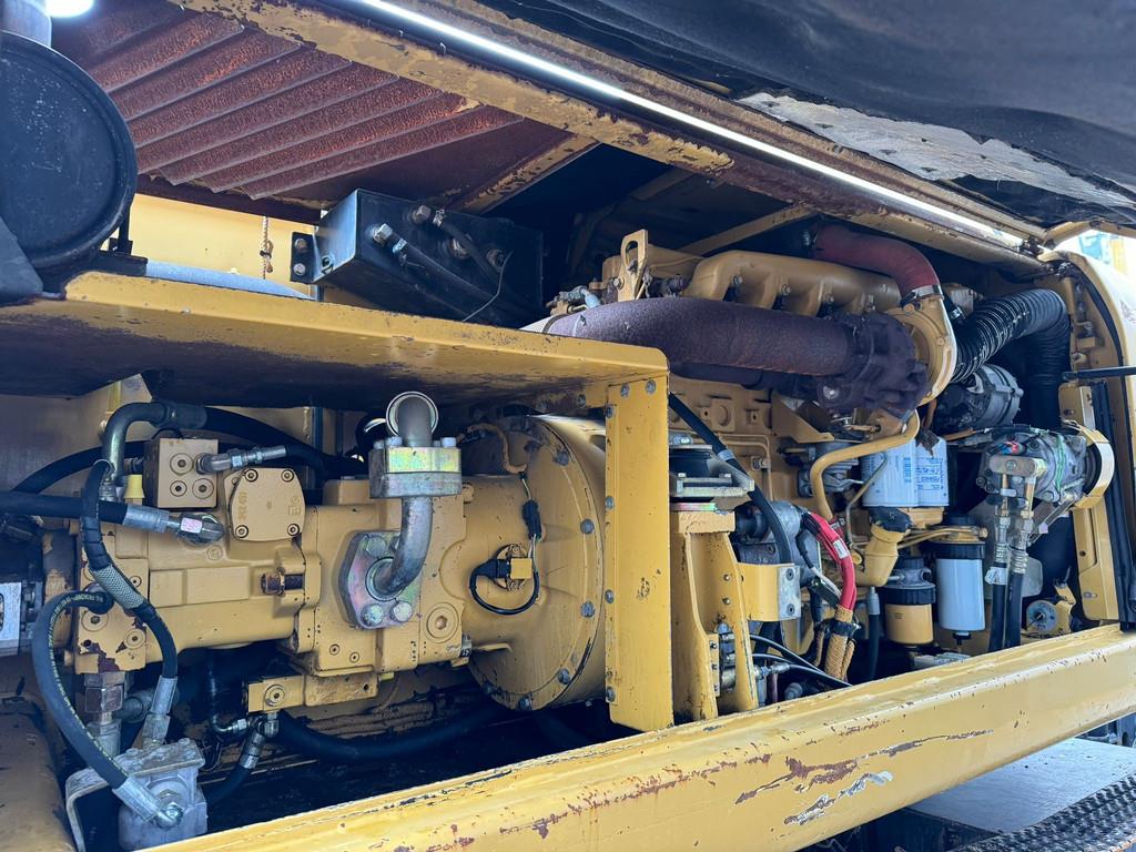 CAT M322C - Hydraulic stabilizers / VA Triple boom / C