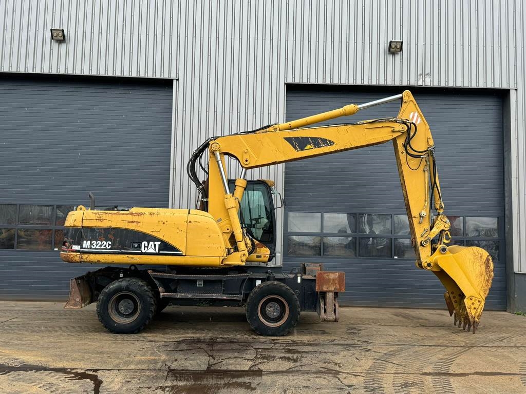 CAT M322C - Hydraulic stabilizers / VA Triple boom / C
