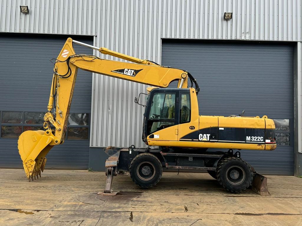 CAT M322C - Hydraulic stabilizers / VA Triple boom / C