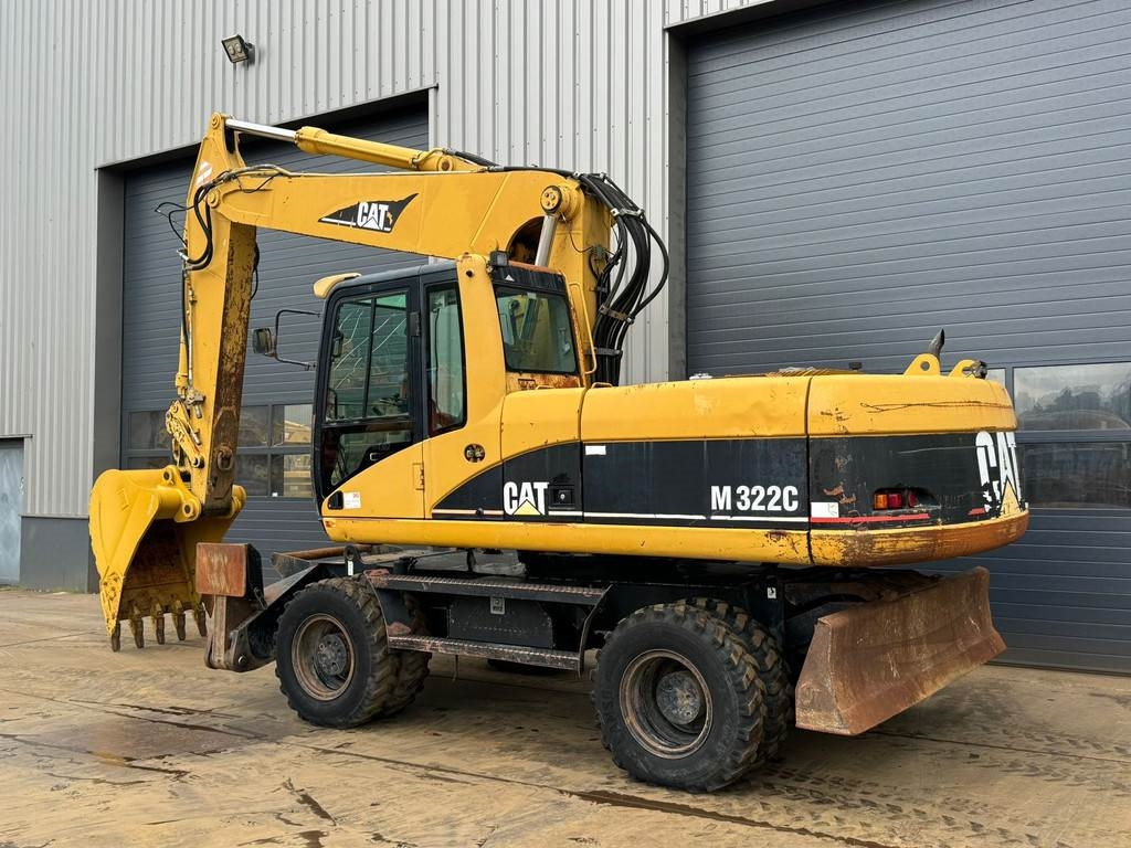 CAT M322C - Hydraulic stabilizers / VA Triple boom / C