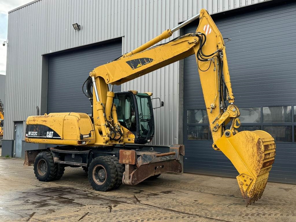 CAT M322C - Hydraulic stabilizers / VA Triple boom / C