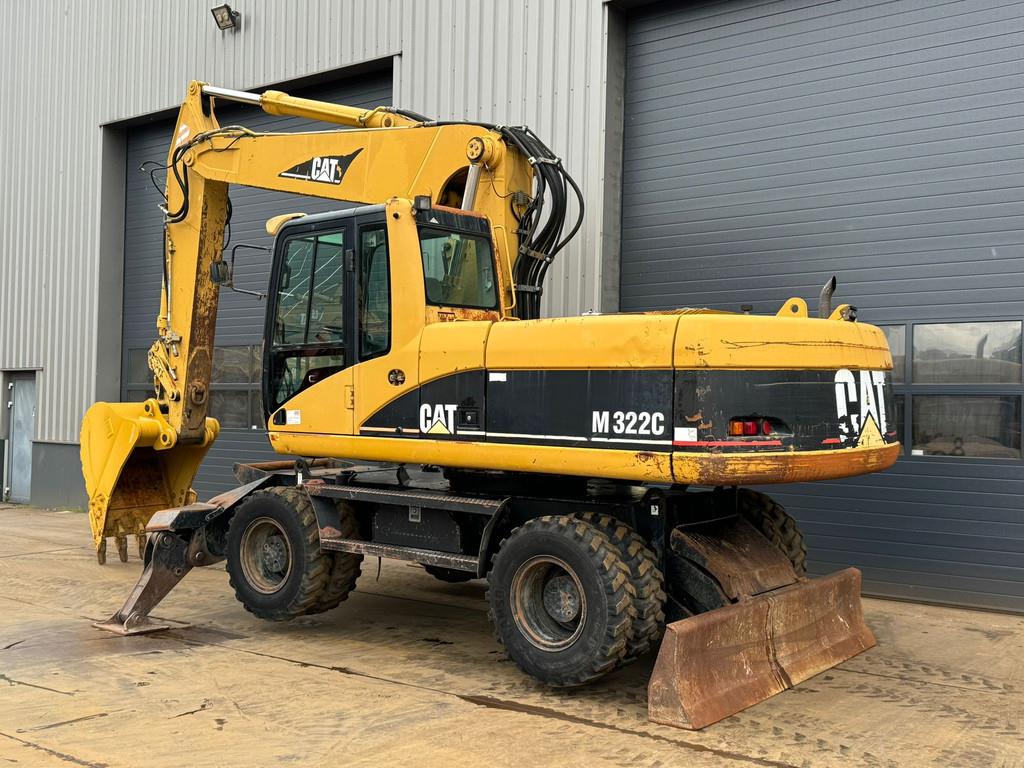 CAT M322C - Hydraulic stabilizers / VA Triple boom / C
