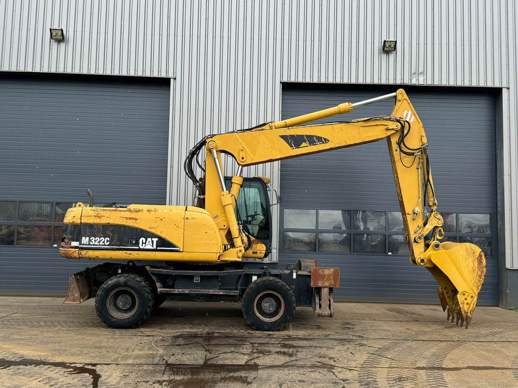 CAT M322C - Hydraulic stabilizers / VA Triple boom / C