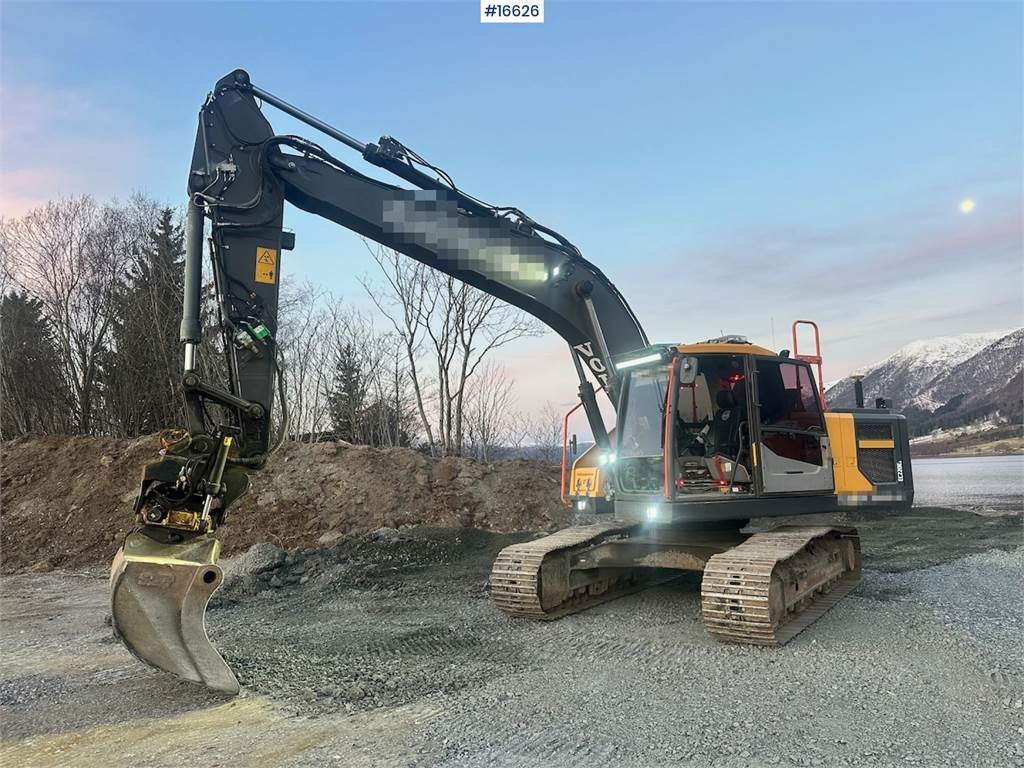 EC220EL Tracked excavator w/ GPS, Rototilt and 2 b  Machineryscanner