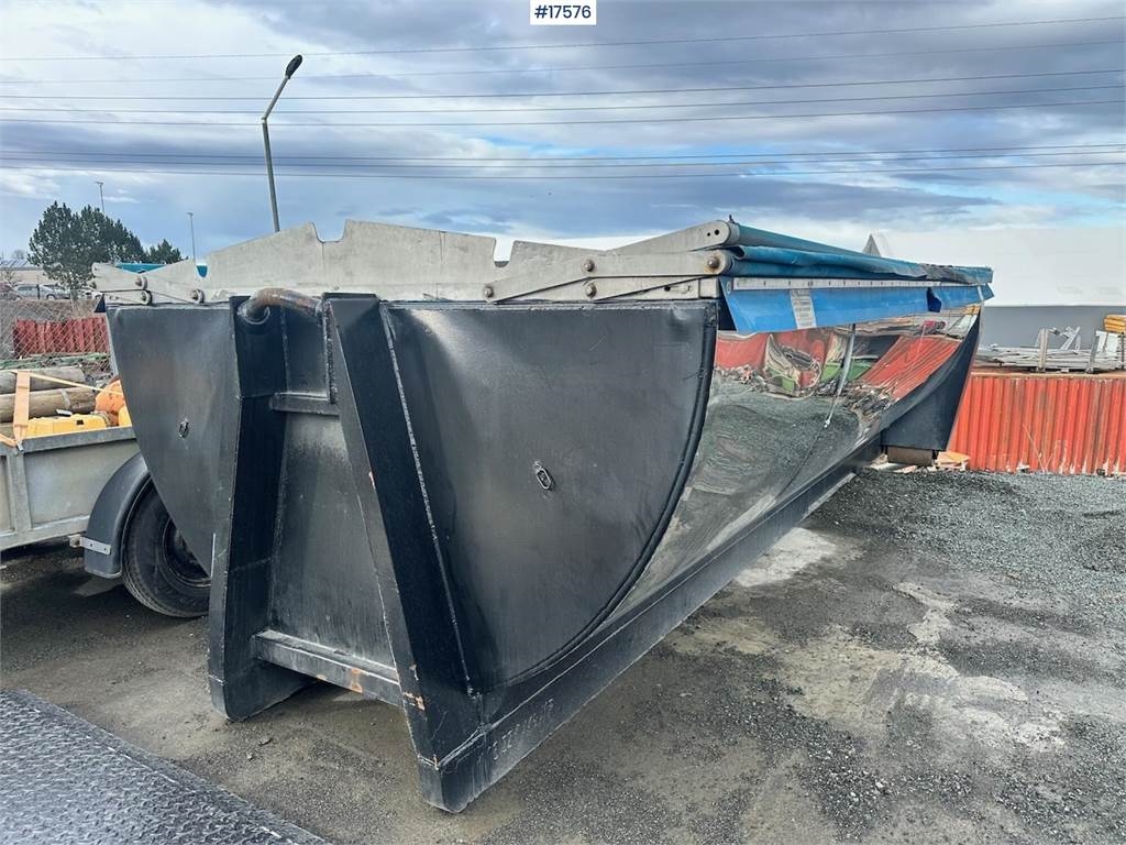 GMM Asphalt tub on hook frame. For 3 axle.  Machineryscanner