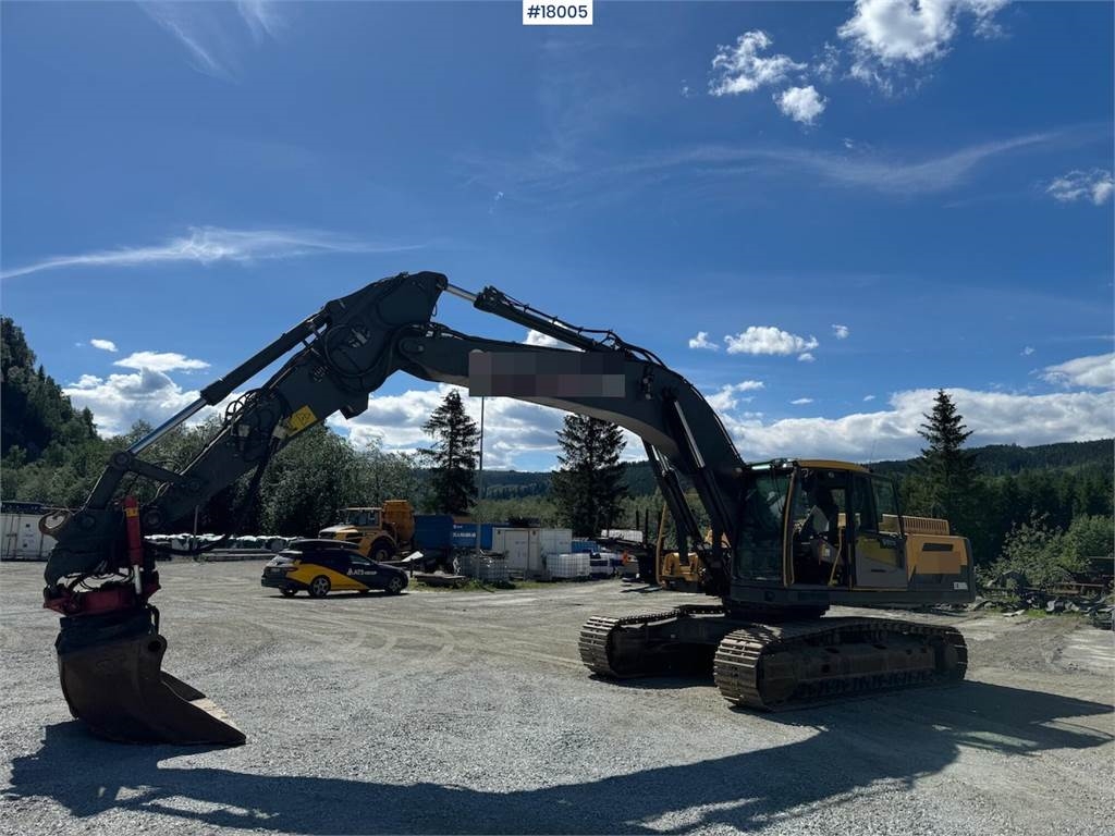 EC300 DL Tracked excavator w/ 2 buckets, tilt and  Machineryscanner