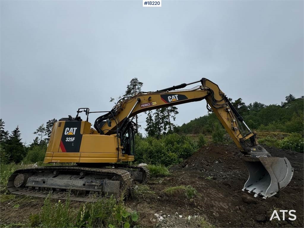 325 FLCR Tracked excavator w/ tilt, GPS and 2 buck  Machineryscanner