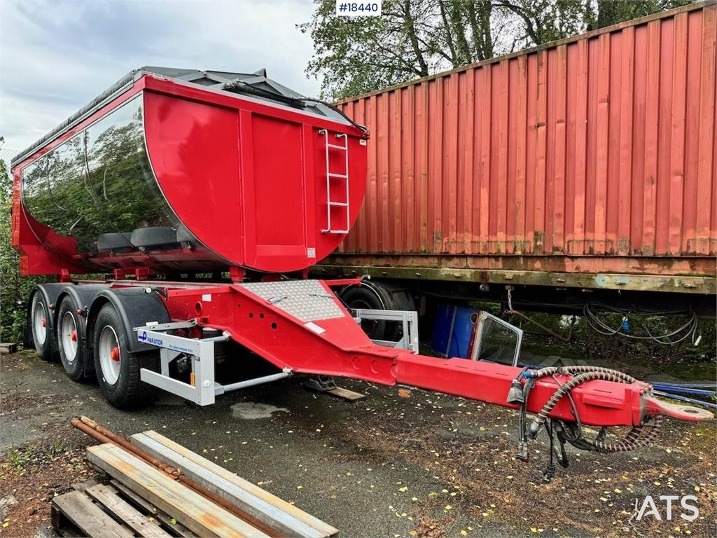 Asphalt trailer w/ CMT superstructure from 2019.  Machineryscanner