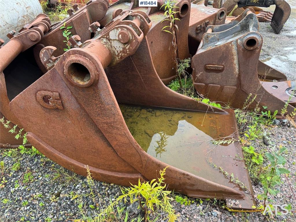 Cleaning bucket w/ B20 attachment  Machineryscanner