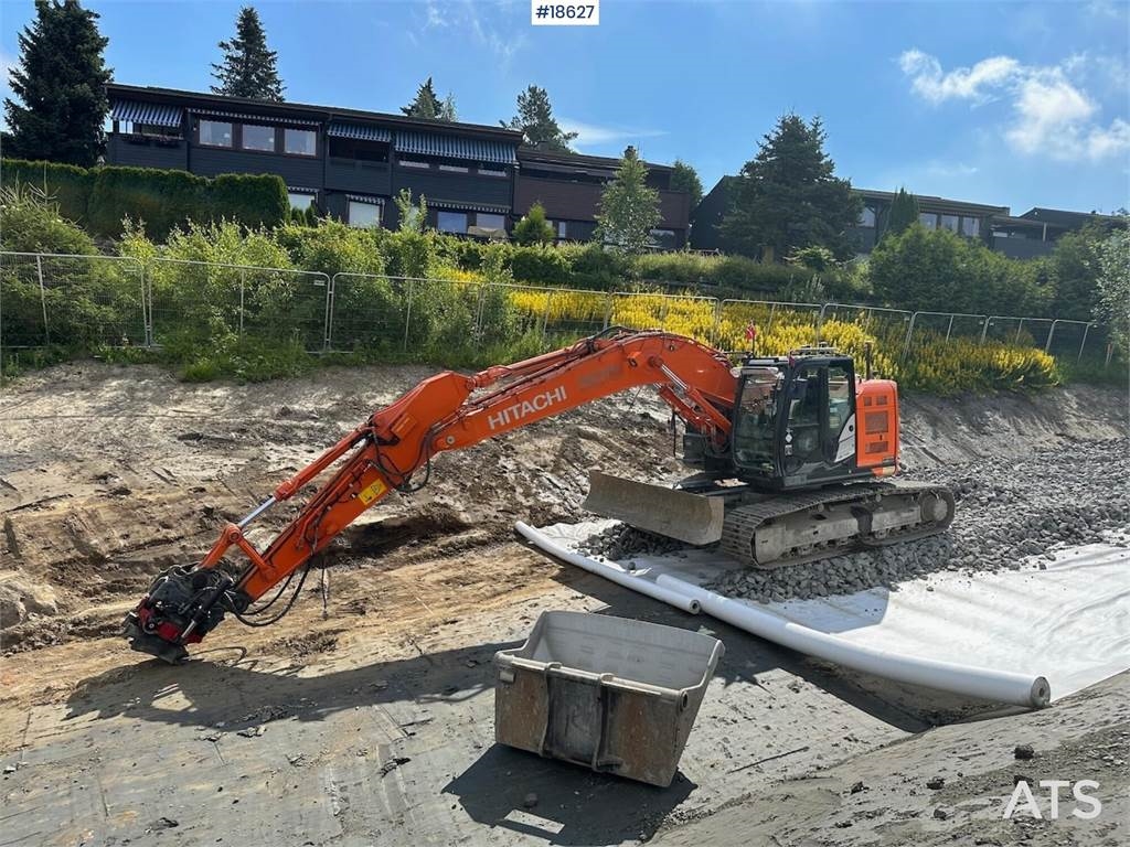 ZX225USLC-6 Tracked excavator w/ GPS, Rototilt and  Machineryscanner