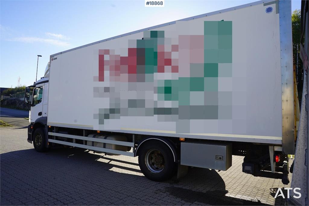 Mercedes-Benz Antos 1832 Box truck (distribution truck)