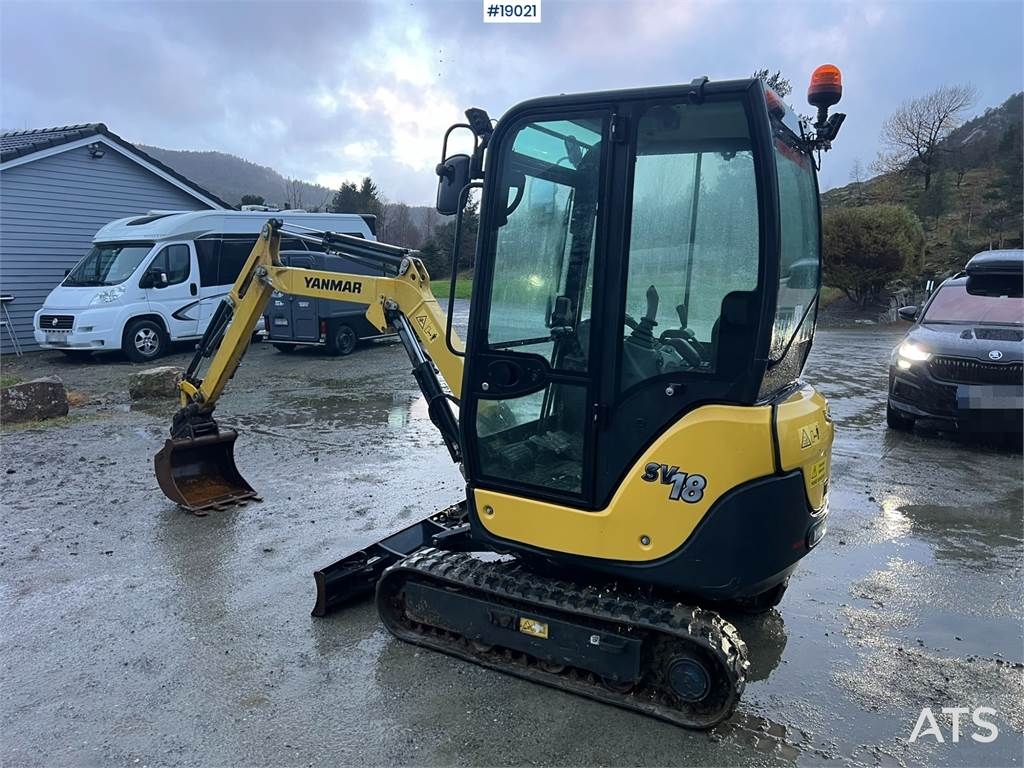 SV18 excavator w/ Digging bucket and Hydraulic san  Machineryscanner