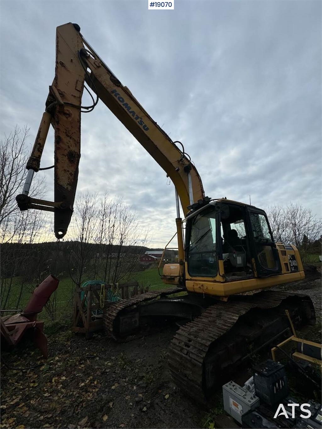 PC240LC Tracked excavator w/ bucket WATCH VIDEO  Machineryscanner