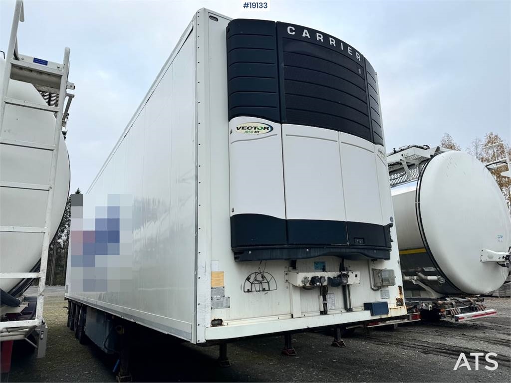 Thermotrailer w/ Meat hanger.  Machineryscanner