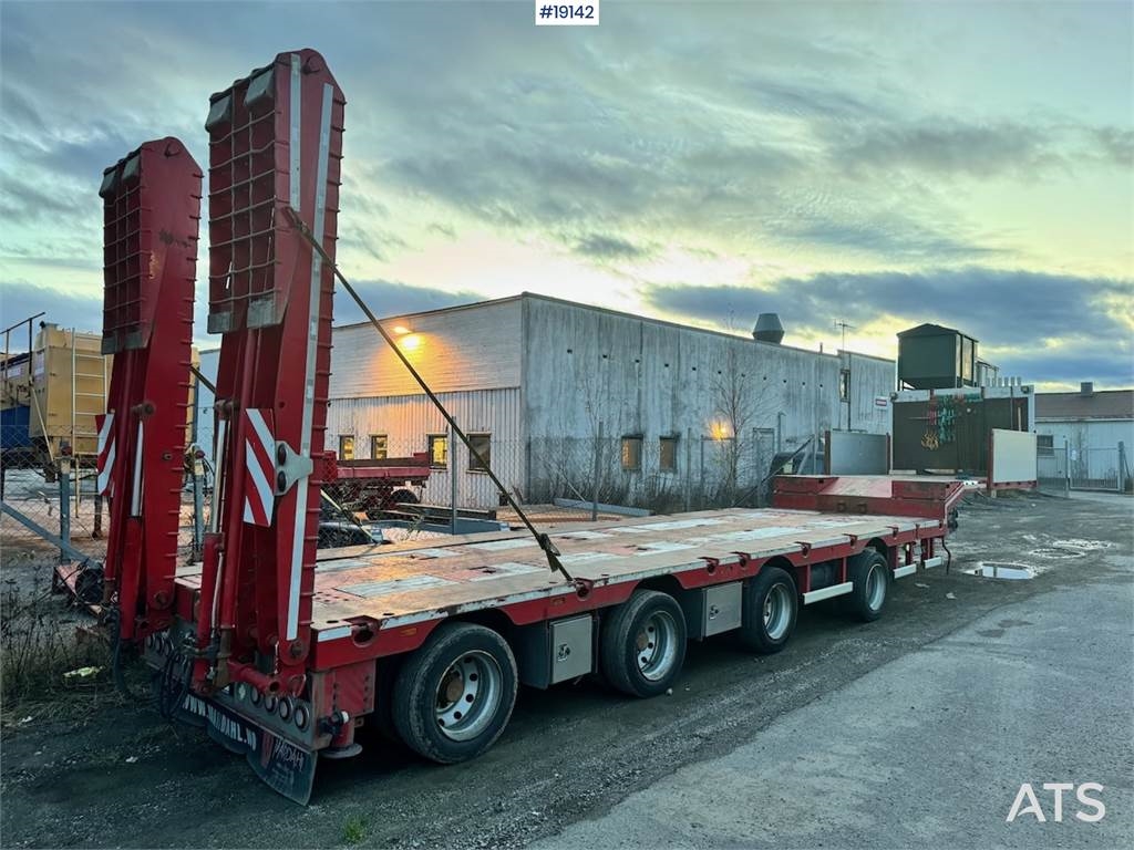 Machine trailer w/ Double drawbridges.  Machineryscanner