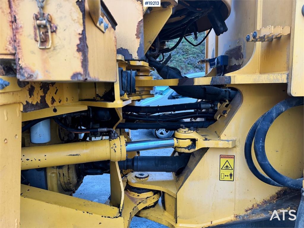 Volvo L220F Wheel loader w/ Bucket, scale and printer.