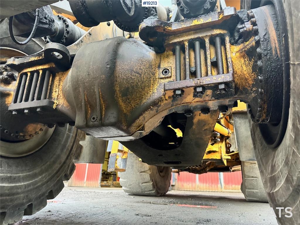Volvo L220F Wheel loader w/ Bucket, scale and printer.