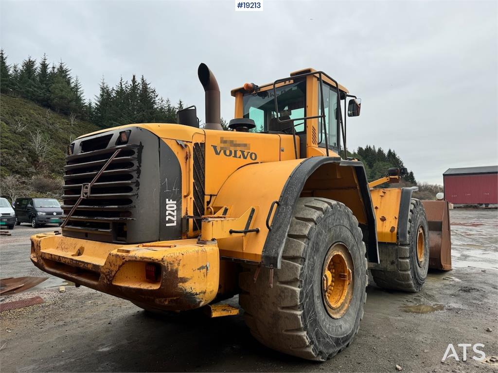 Volvo L220F Wheel loader w/ Bucket, scale and printer.