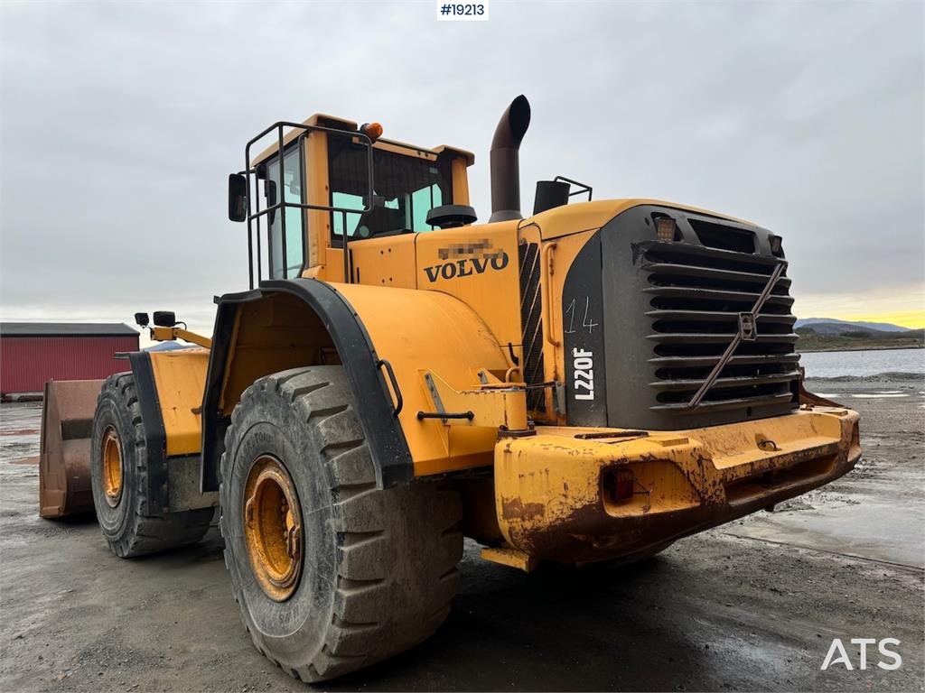 Volvo L220F Wheel loader w/ Bucket, scale and printer.