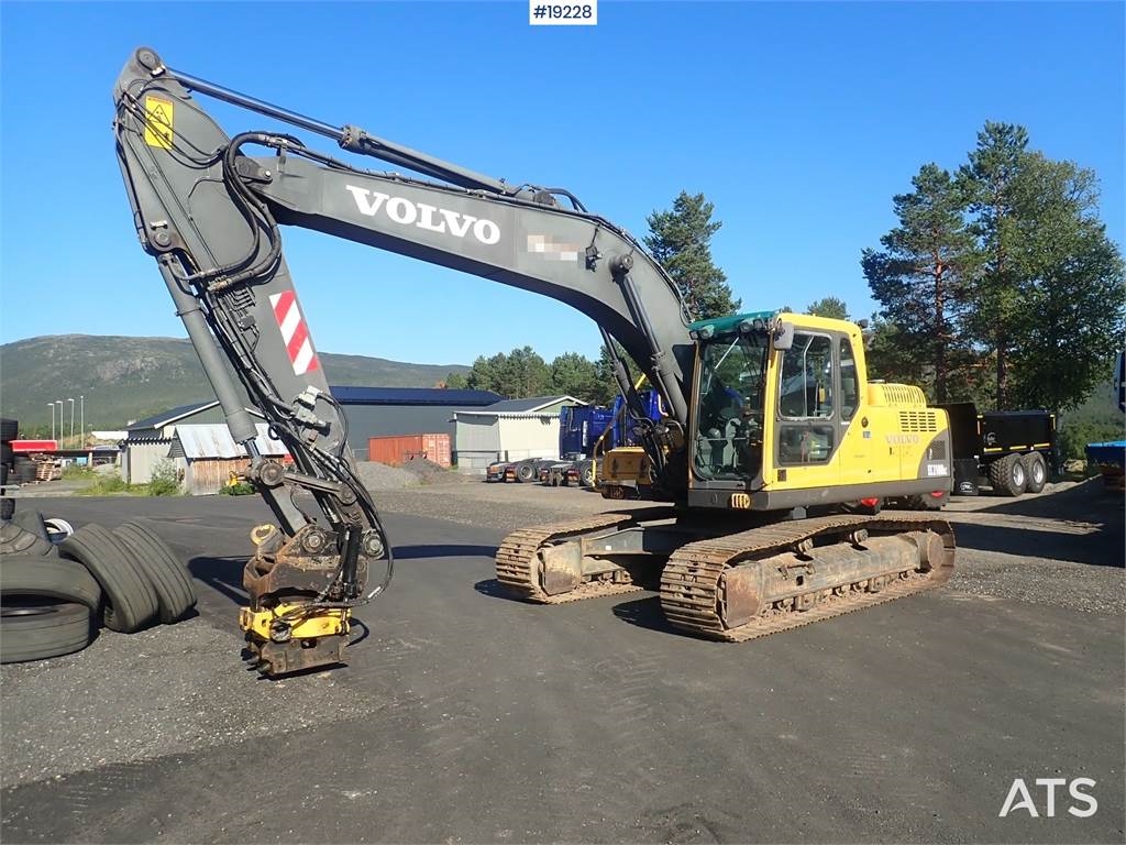 EC210BLC crawler excavator w/ Rototilt, sanding bu  Machineryscanner