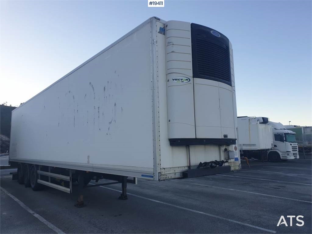 Skapsemi w/ Fridge/freezer unit.  Machineryscanner