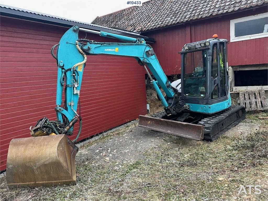 AX50U-4 w/ 3 buckets, ripper, pinch, rototilt and  Machineryscanner