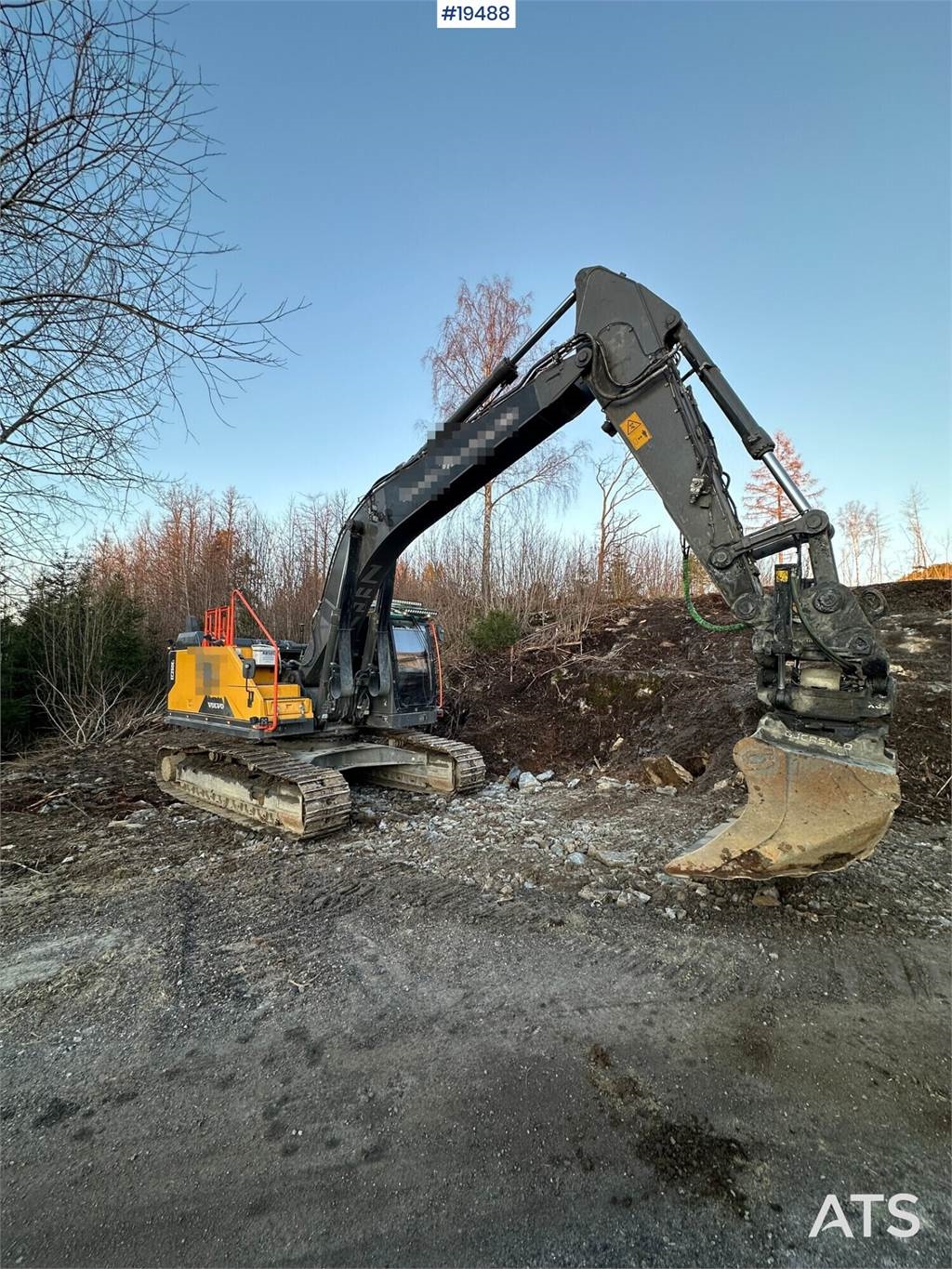 EC250EL Tracked excavator w/ 2 buckets, tilt and G  Machineryscanner