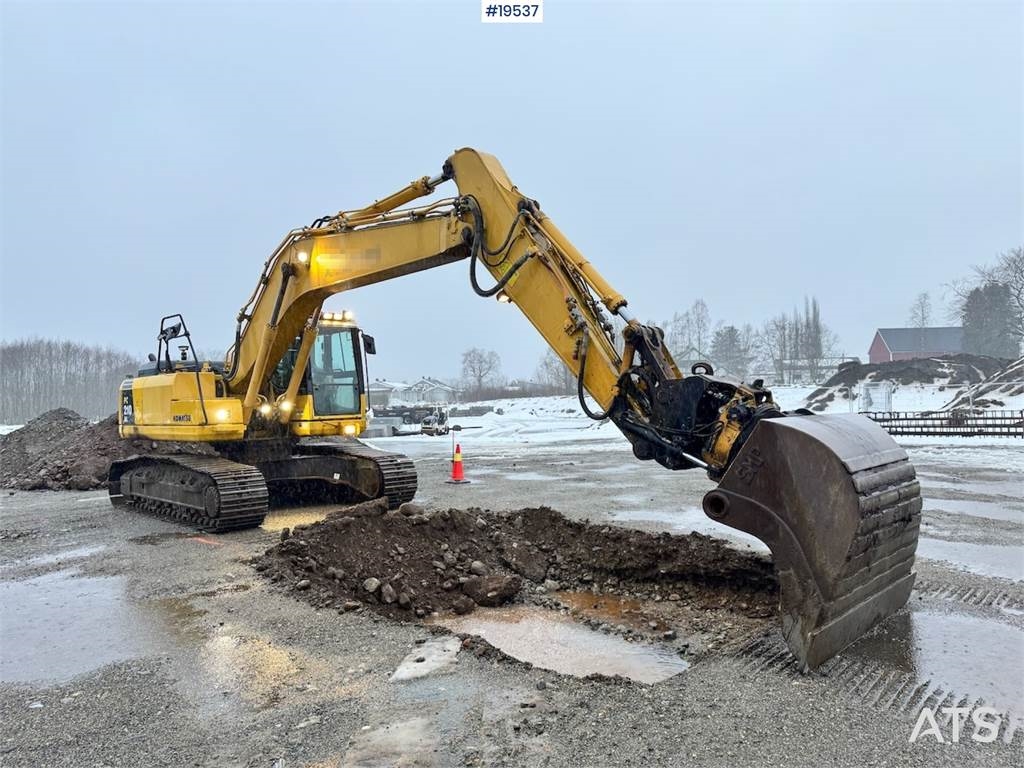 PC210LC-8 Tracked excavator w/ Rototilt, bucket an  Machineryscanner