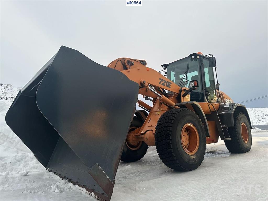 CASE 721E wheel loader w/ snow bucket and gravel bucket