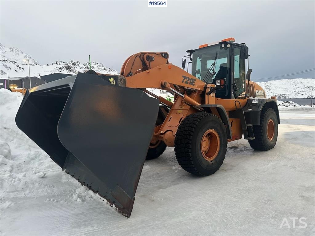 CASE 721E wheel loader w/ snow bucket and gravel bucket