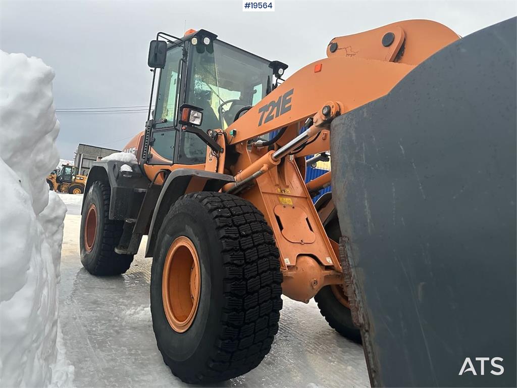 CASE 721E wheel loader w/ snow bucket and gravel bucket