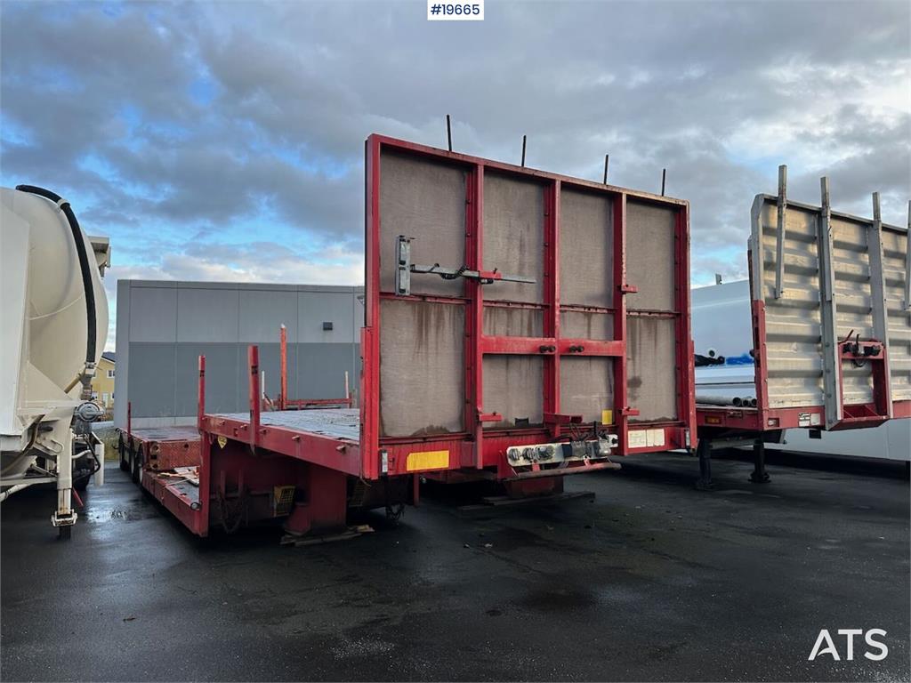Broshuis 3 AUD-44 lowbed trailer.