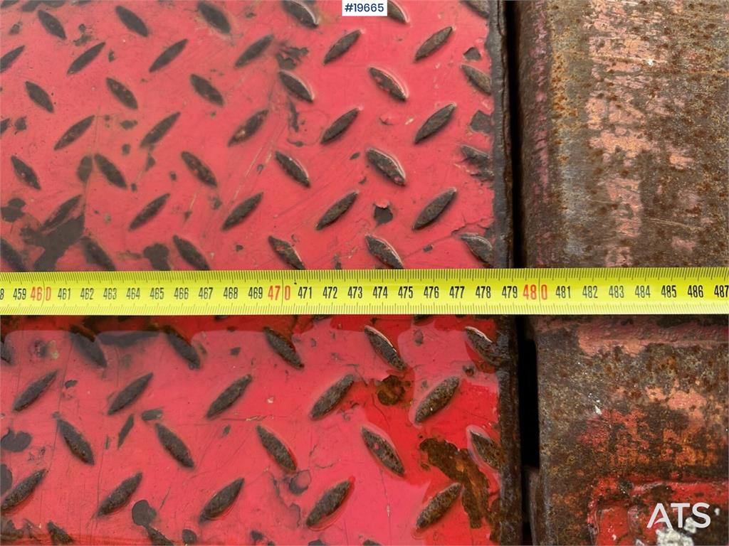 Broshuis 3 AUD-44 lowbed trailer.