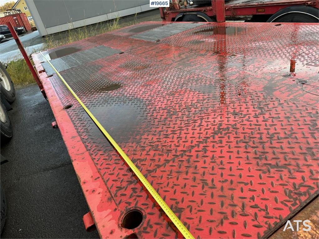 Broshuis 3 AUD-44 lowbed trailer.