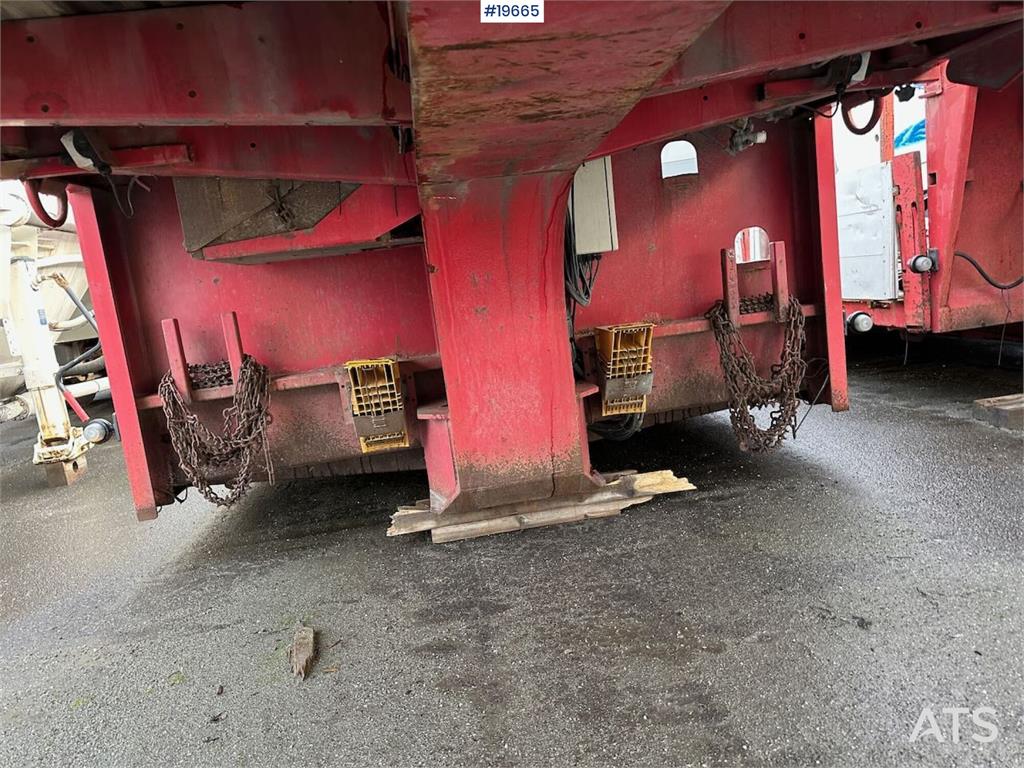 Broshuis 3 AUD-44 lowbed trailer.