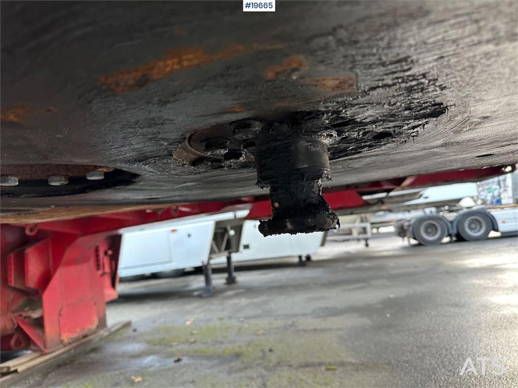 Broshuis 3 AUD-44 lowbed trailer.