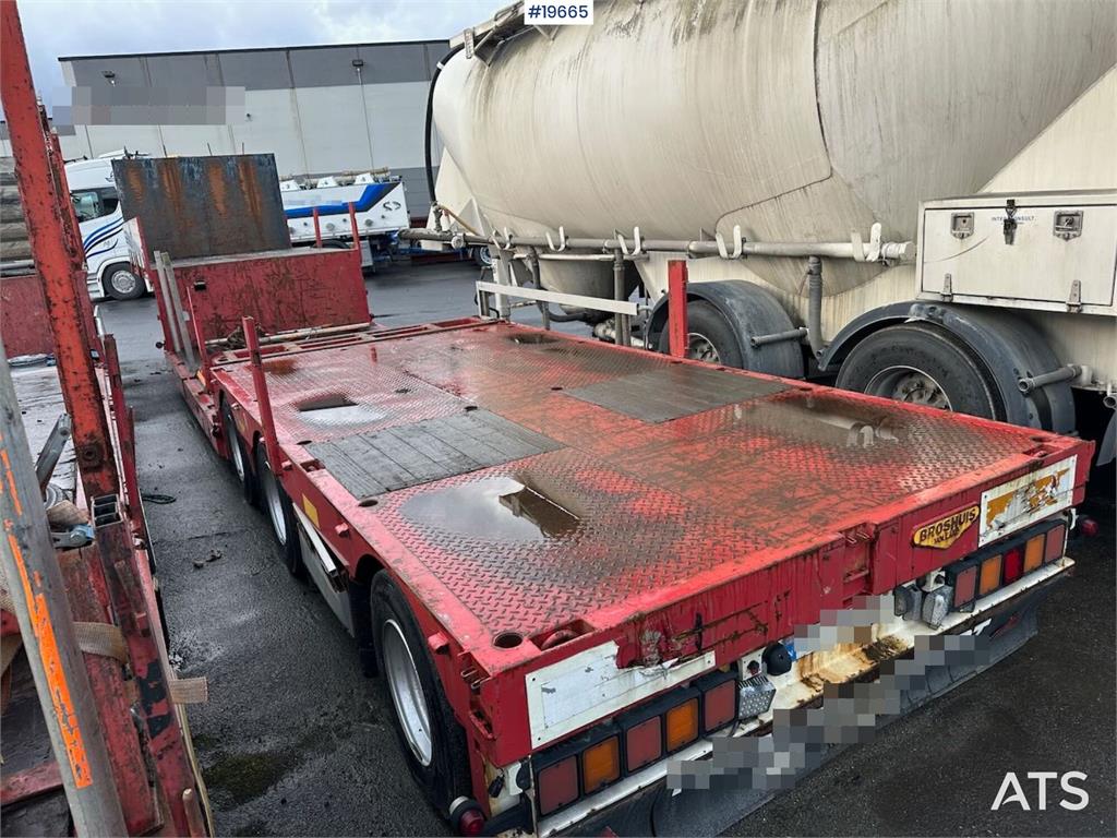 Broshuis 3 AUD-44 lowbed trailer.