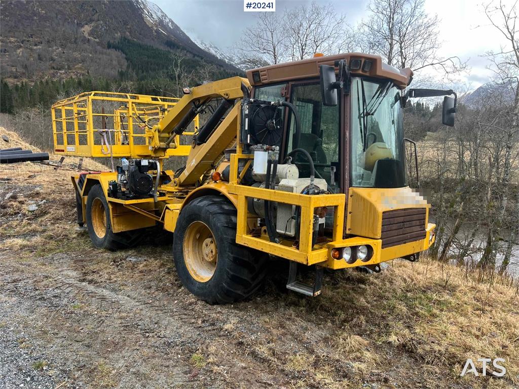 Hydrema 912B w/ 2007 Essverk Platform 912 lift with basket