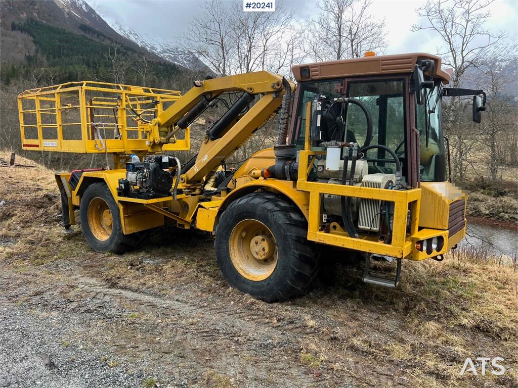 Hydrema 912B w/ 2007 Essverk Platform 912 lift with basket